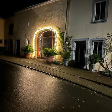 Am Schloss 度假居 *